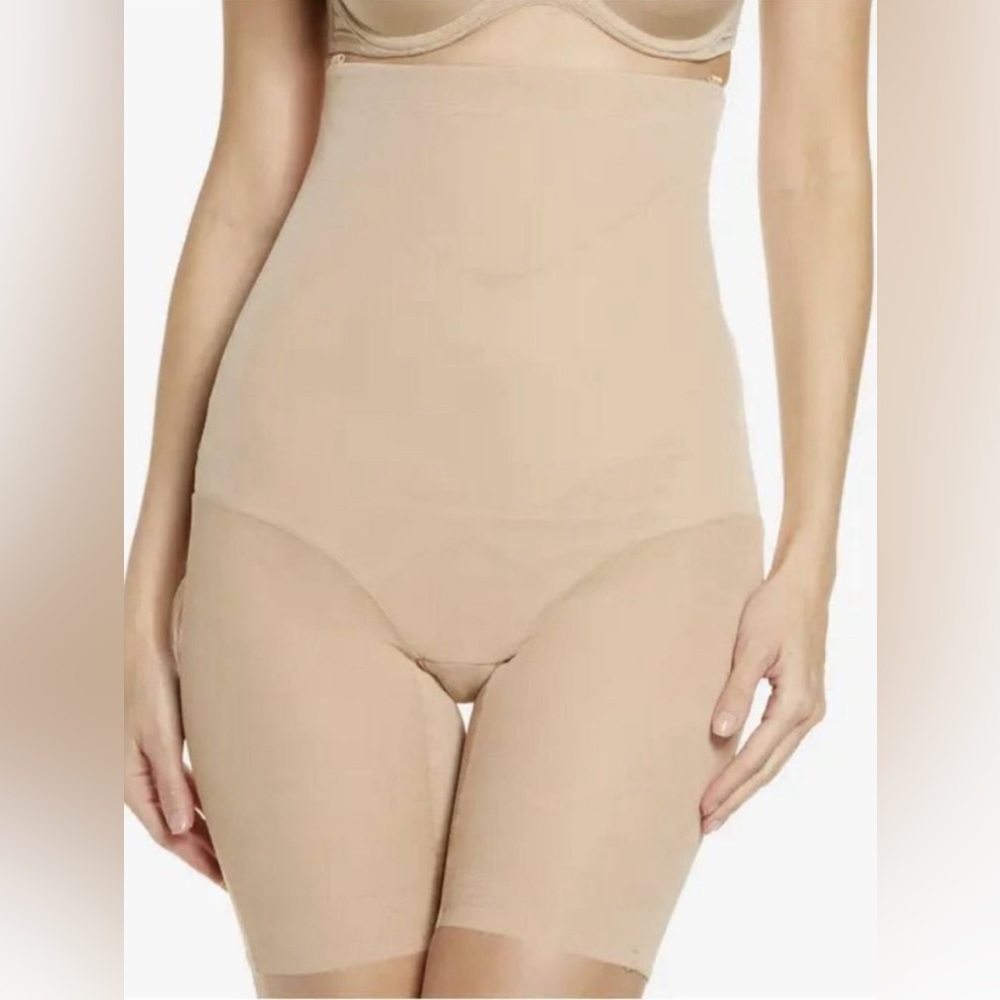 Great boning structure and compression. Unfortunately I ordered the wrong size.